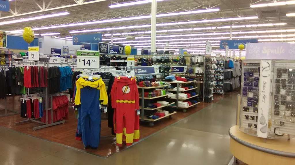 Walmart Supercenter | 1790 E Walnut St, Watseka, IL 60970, USA | Phone: (815) 432-2200