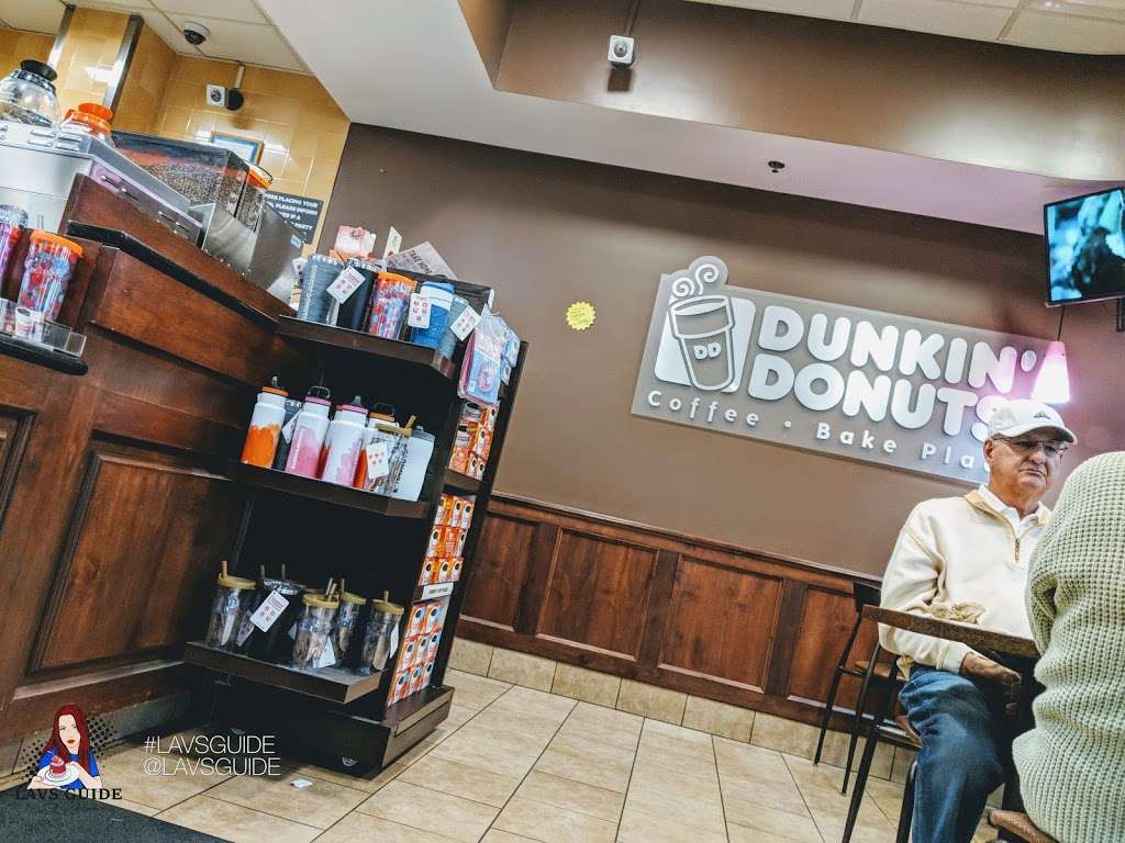 Dunkin Donuts | 600 S County Farm Rd, Wheaton, IL 60187, USA | Phone: (630) 462-3722