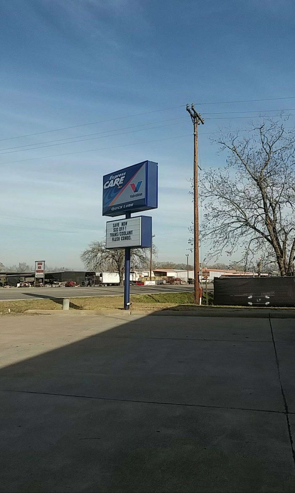 Valvoline Express Care | 675 US-290 BUS, Hempstead, TX 77445, USA | Phone: (979) 826-0161