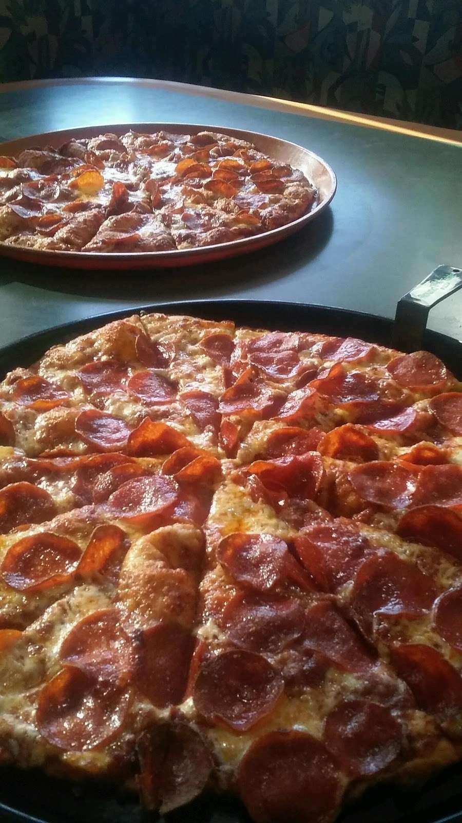 Round Table Pizza | 15730 Bellflower Blvd, Bellflower, CA 90706, USA | Phone: (562) 866-7579