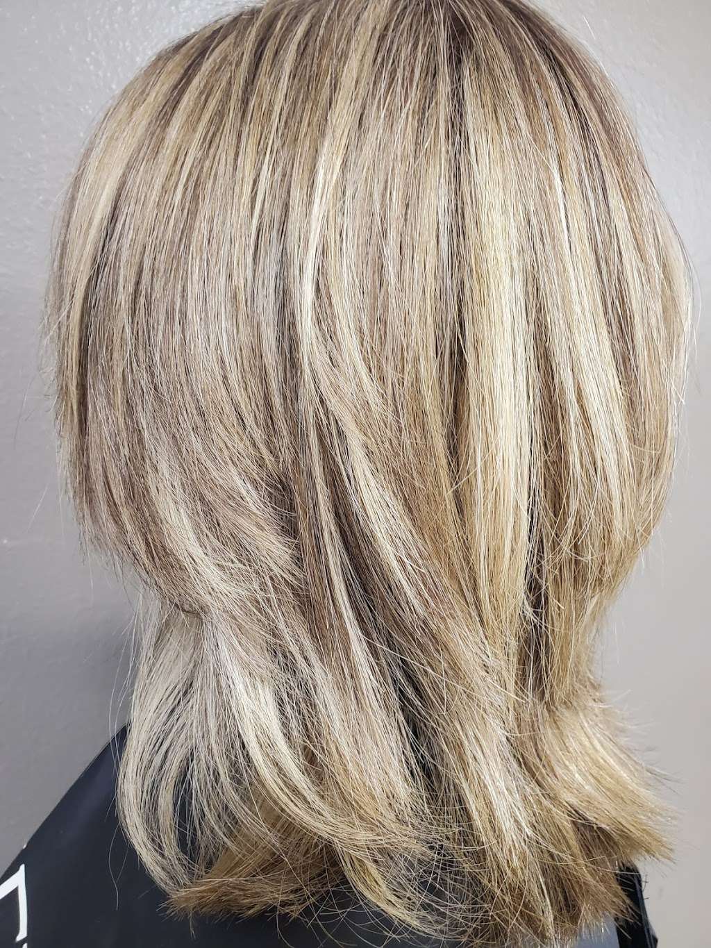 Caseys Chic Cut and Color | 888 Hwy 90 E, suite D, Sealy, TX 77474, USA | Phone: (832) 986-8024