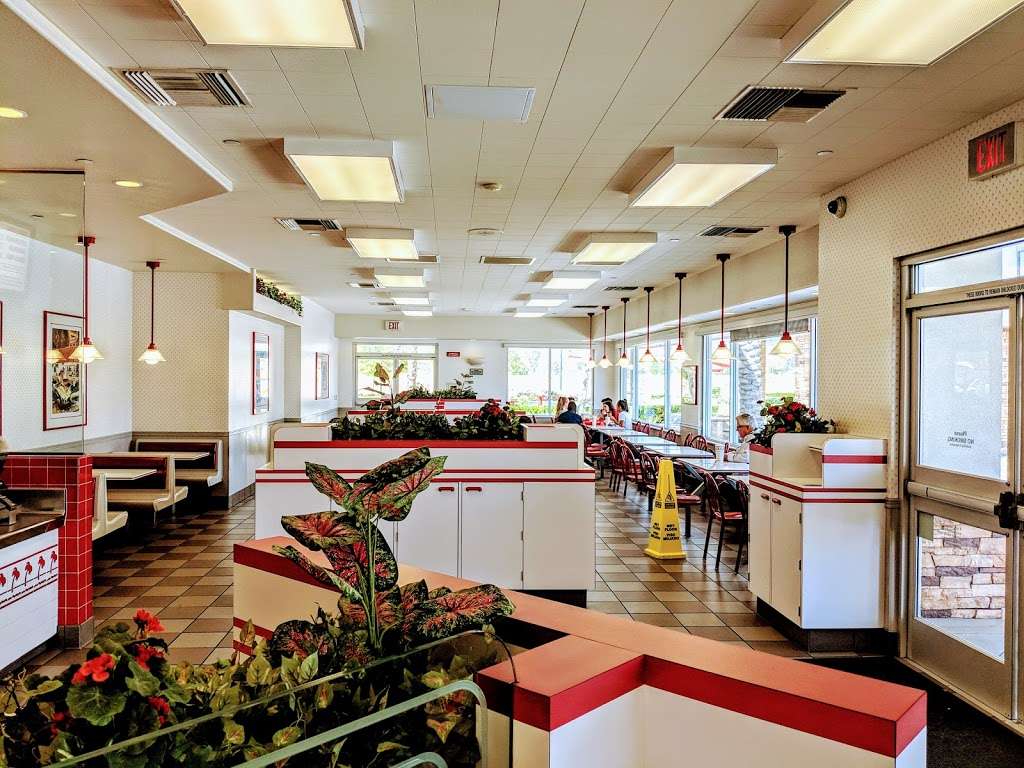 In-N-Out Burger | 28009 Greenspot Rd, Highland, CA 92346, USA | Phone: (800) 786-1000