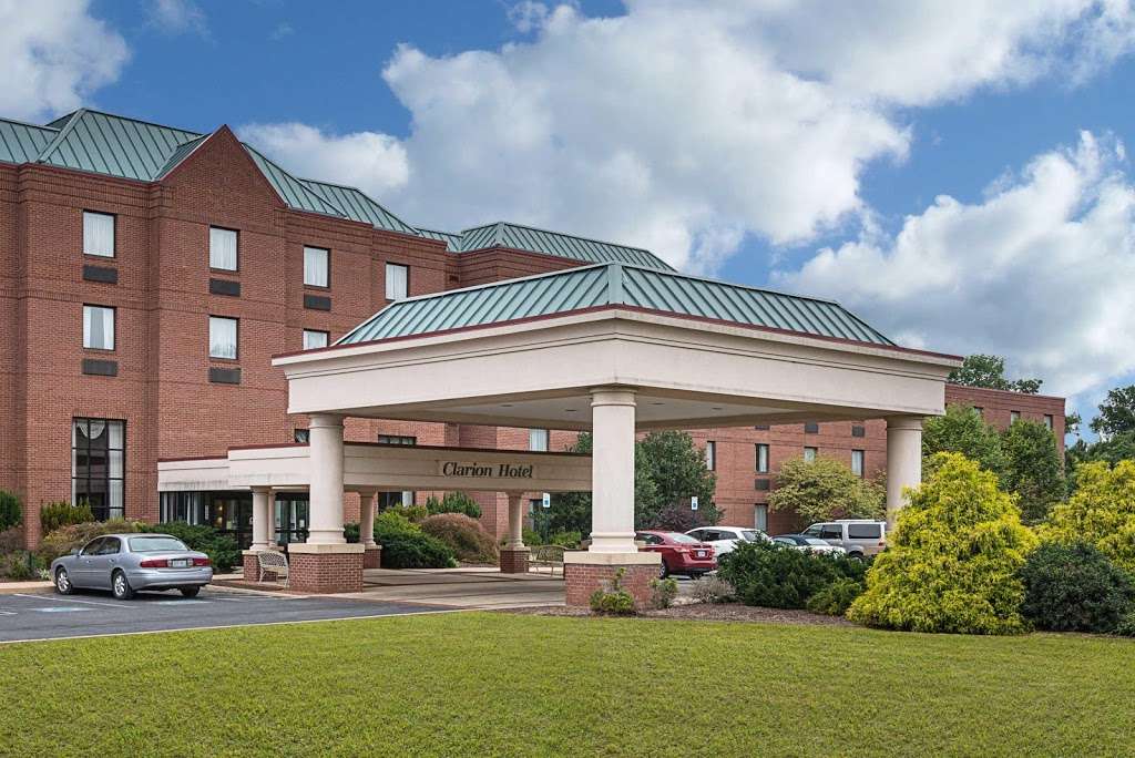 Clarion Hotel & Conference Center | 233 Lowe Dr, Shepherdstown, WV 25443, USA | Phone: (304) 876-7000