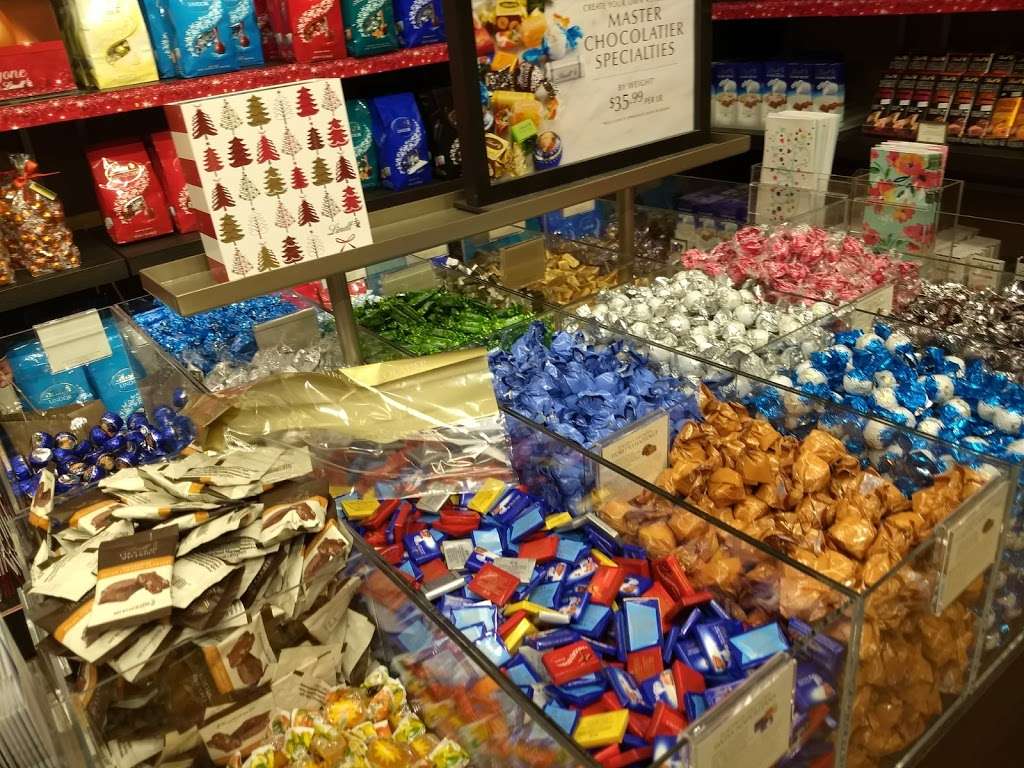 Lindt Chocolate Shop | 22705 Clarksburg Rd space 802, Clarksburg, MD 20871 | Phone: (301) 916-2013