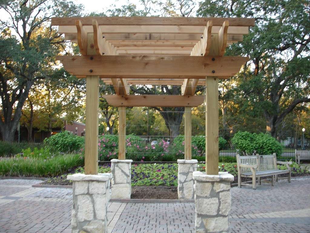 CREATIVE WOOD WORKS & LANDSCAPING of League City | 2525 St Christopher Ave suite 2024, League City, TX 77573, USA | Phone: (281) 889-0598