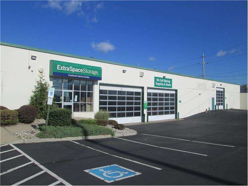 Extra Space Storage | 501 Schuyler Ave, Lyndhurst, NJ 07071, USA | Phone: (201) 896-3311