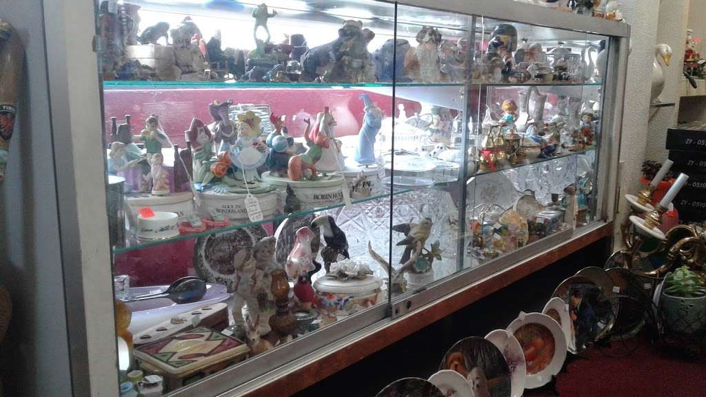 KnJ Antiques, Collectibles, and More | 2434 E Main St, Ventura, CA 93003, USA | Phone: (805) 667-9165