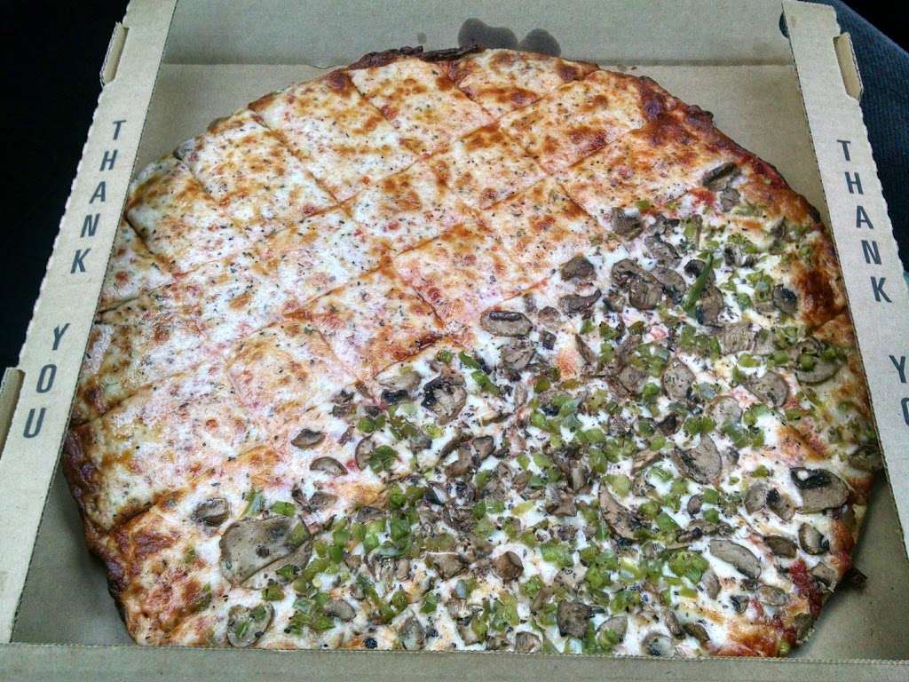 Lucano’s Pizza & Catering | 12778 S Harlem Ave, Palos Heights, IL 60463 | Phone: (708) 361-3330