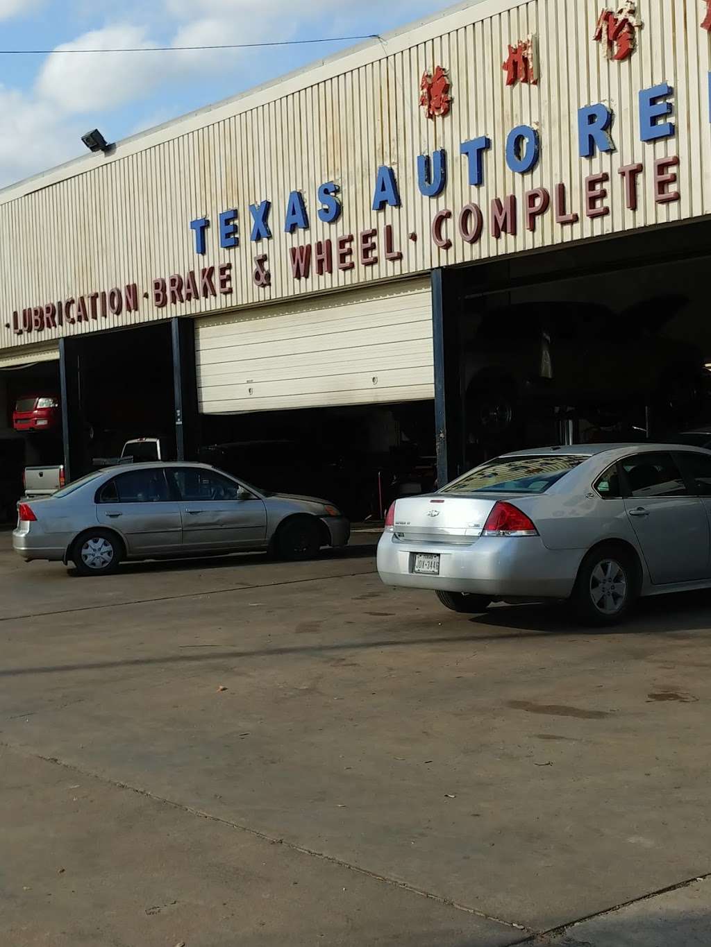 Texas Auto Repair & Body Shop | 2215 Main St, Houston, TX 77002, USA | Phone: (713) 223-5231