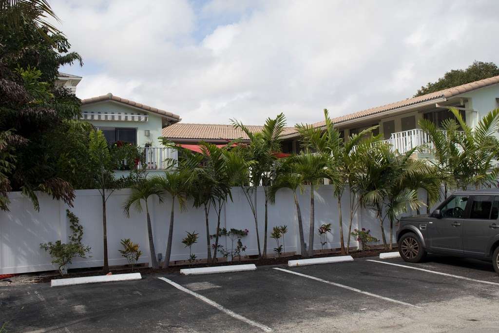 The Big Coconut Guesthouse | 1021 NE 13th Ave, Fort Lauderdale, FL 33304, USA | Phone: (954) 712-9600