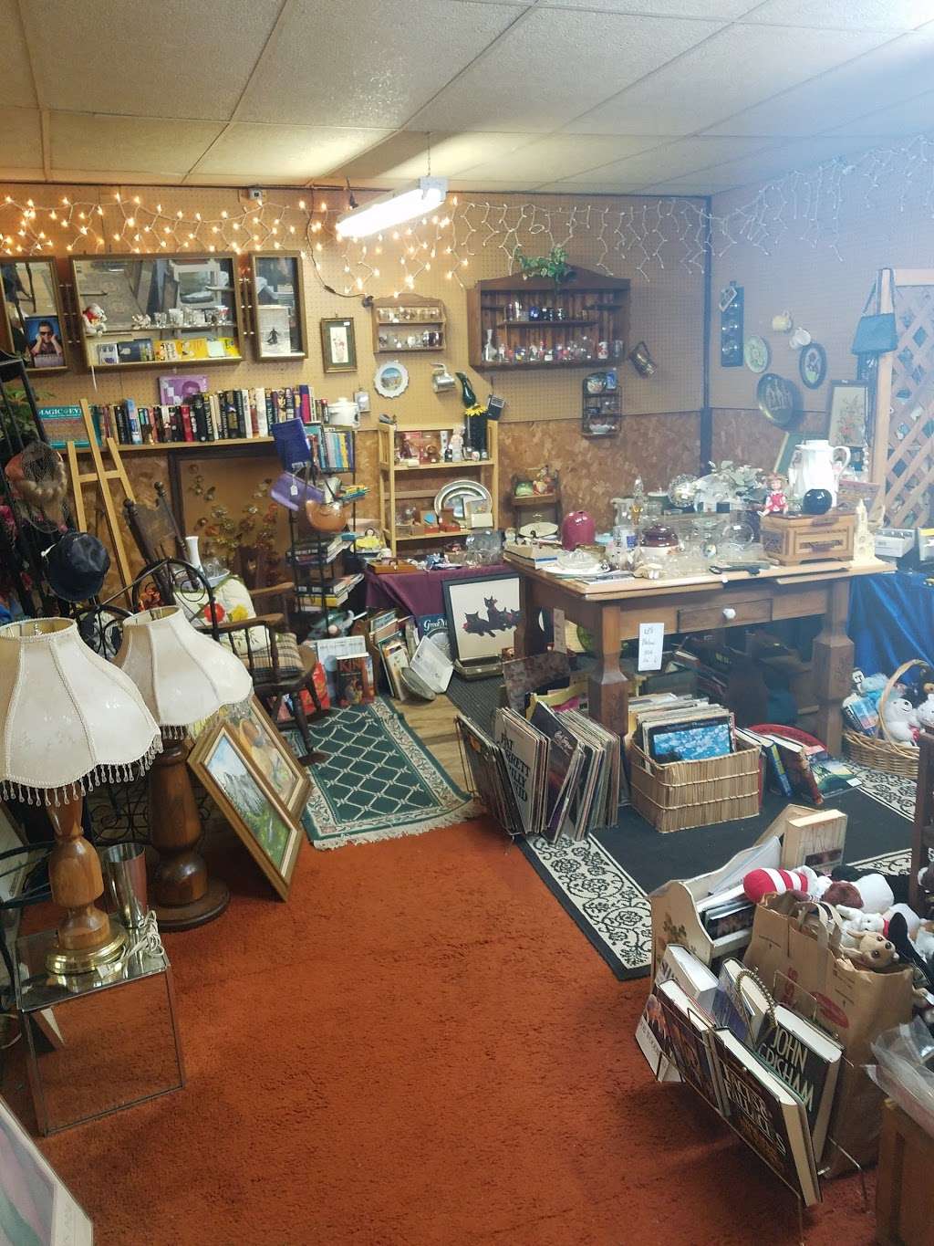 Barn & Field Antiques Collect | 15049 Parrish Ave, Cedar Lake, IN 46303, USA | Phone: (219) 696-7368