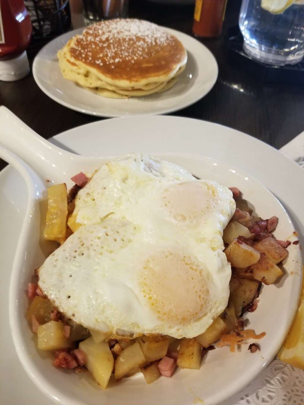 Eggsperience Breakfast & Lunch | 16 Conti Pkwy, Elmwood Park, IL 60707, USA | Phone: (708) 395-5007