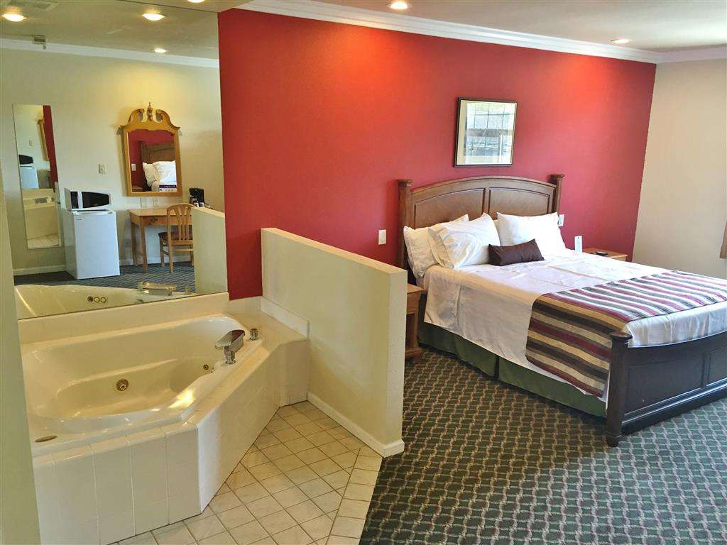 Americas Best Value Inn & Suites Half Moon Bay | 3020 Cabrillo Hwy N, Half Moon Bay, CA 94019 | Phone: (650) 726-9700