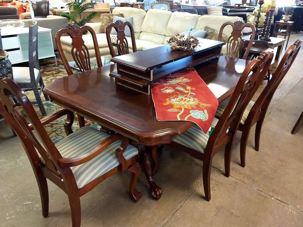 New Leaf Home Furnishings | 2449 Pierce Dr #3, Spring Grove, IL 60081 | Phone: (815) 675-9700