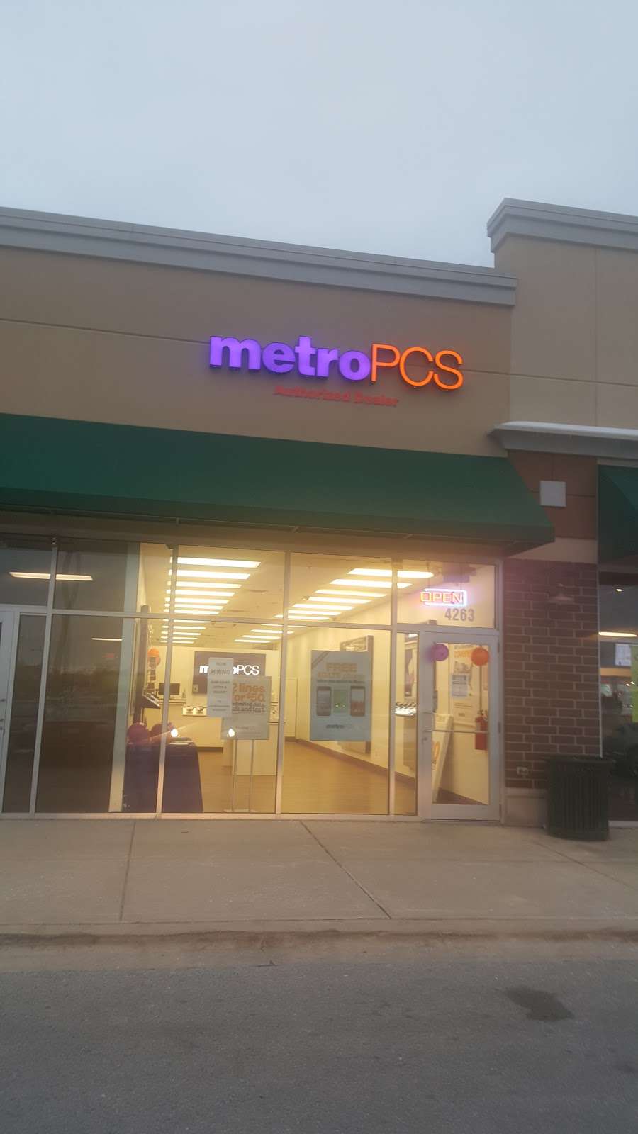 Metro by T-Mobile | 4263 W 167th St, Country Club Hills, IL 60478 | Phone: (708) 206-1455