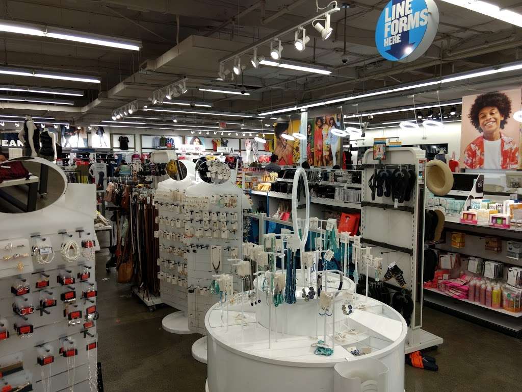 Old Navy | 2899 El Camino Real, Tustin, CA 92782, USA | Phone: (714) 505-2801