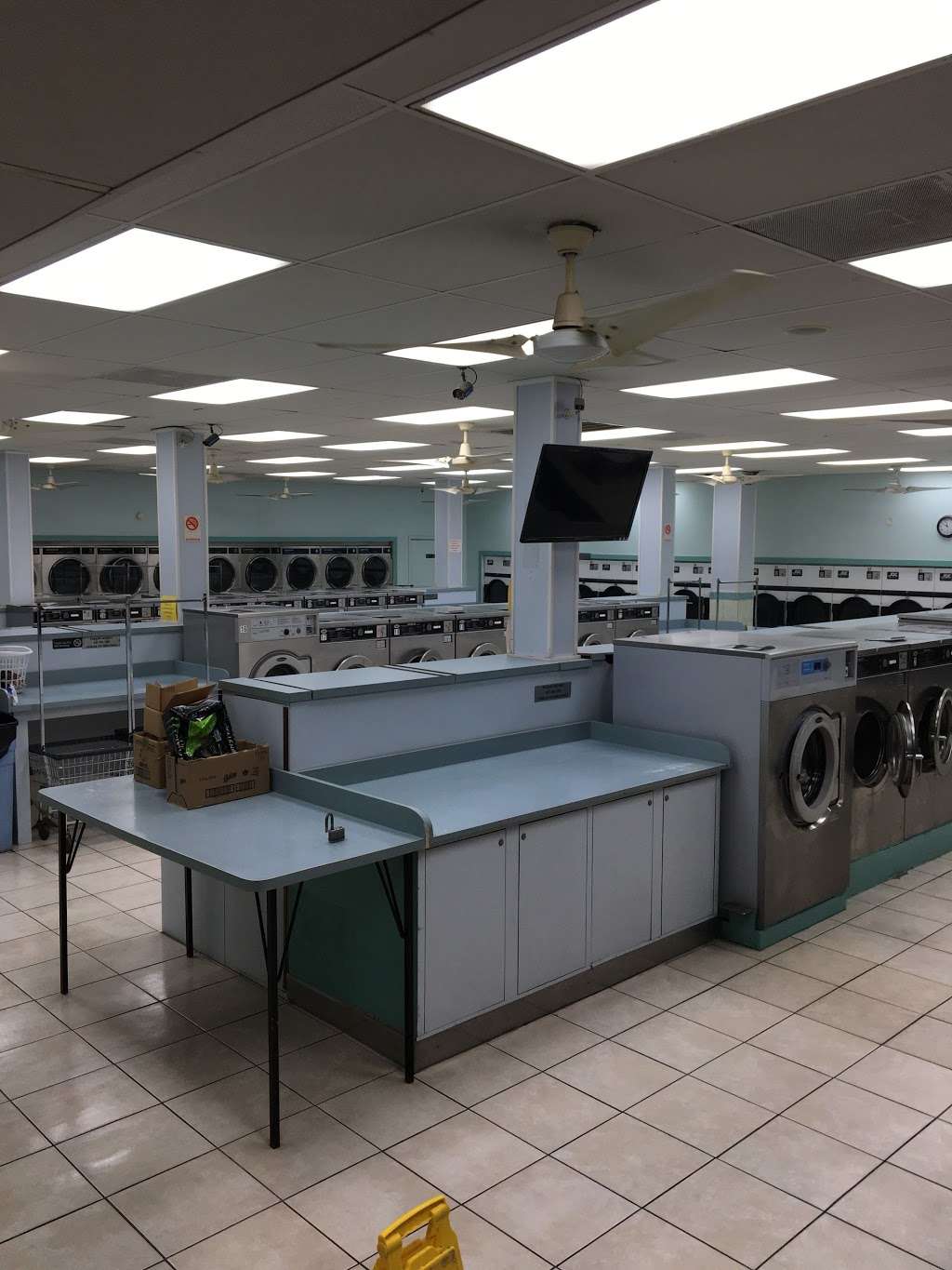 Woodlands Washateria | 25190 Interstate 45 N #106, Spring, TX 77386, USA | Phone: (281) 364-1665