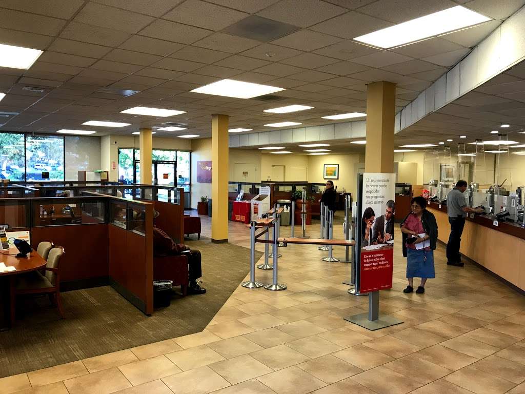 Wells Fargo Bank | 2740 Cochran St, Simi Valley, CA 93065, USA | Phone: (805) 583-0607