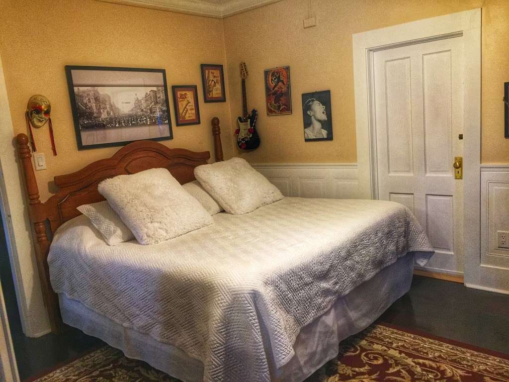 The Wayward Travelers Inn | 2398 N Singleton Ave, Mims, FL 32754, USA | Phone: (321) 348-7872