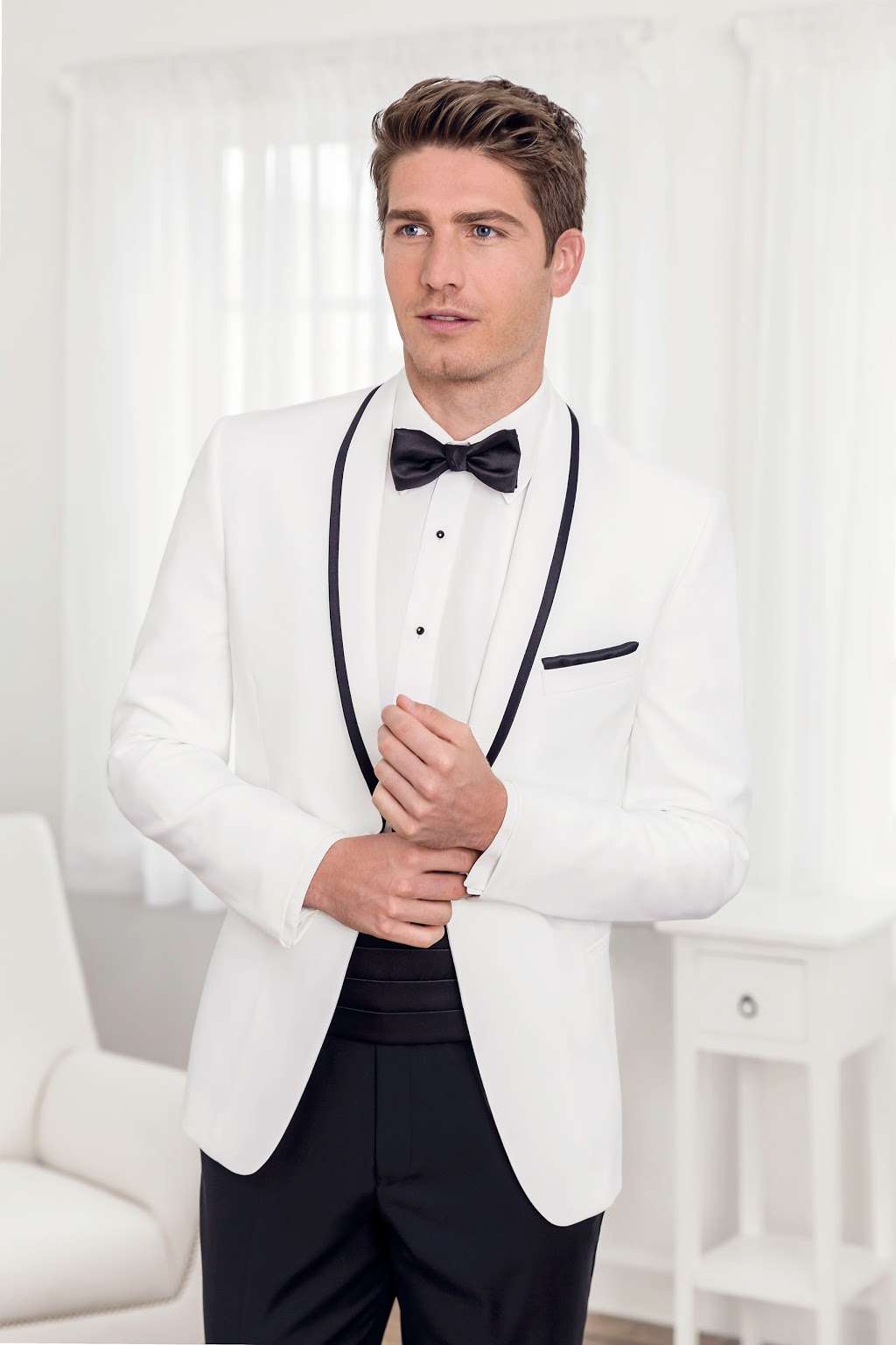 Savvi Formalwear | 3340 Mall Loop Drive Space 1074, Joliet, IL 60431, USA | Phone: (815) 439-1010