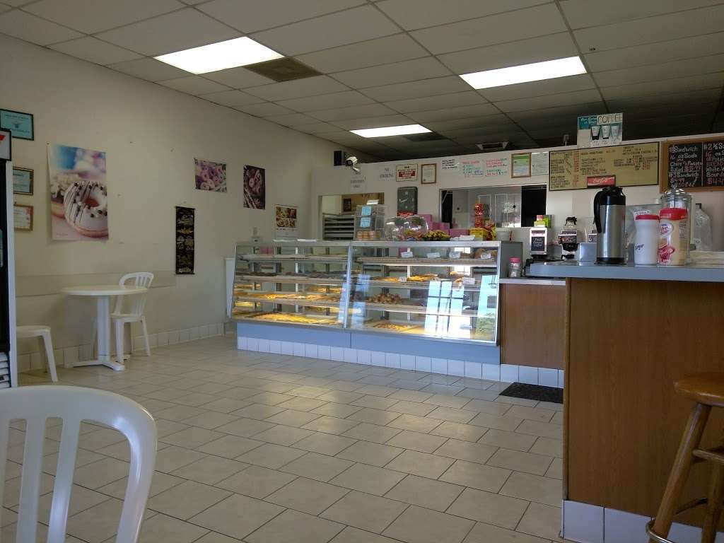 Nuevo Donuts & Ice Cream | 29618 Nuevo Rd # B2, Nuevo, CA 92567, USA | Phone: (951) 928-3818