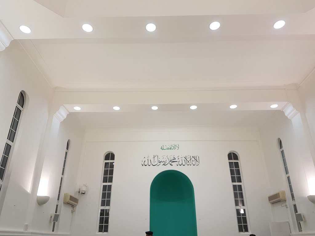 The Fazal Mosque London | 16 Gressenhall Rd, Southfields, London SW18 5QL, UK | Phone: 020 8877 5500