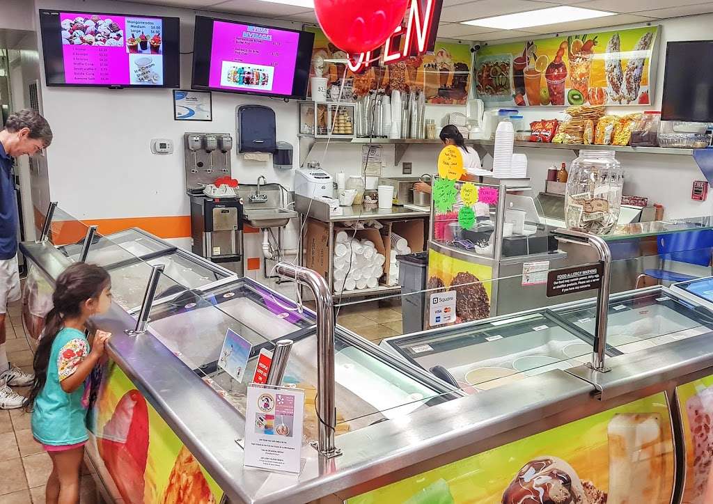 La Michoacana Ice Cream Parlor | 2641 Waukegan Ave, Highland Park, IL 60035, USA | Phone: (847) 579-9095