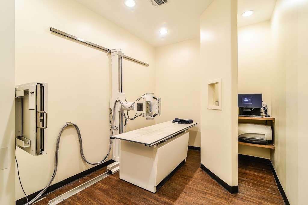 Twin Oaks Urgent Care | 1111 S Friendswood Dr #105, Friendswood, TX 77546, USA | Phone: (832) 569-4390