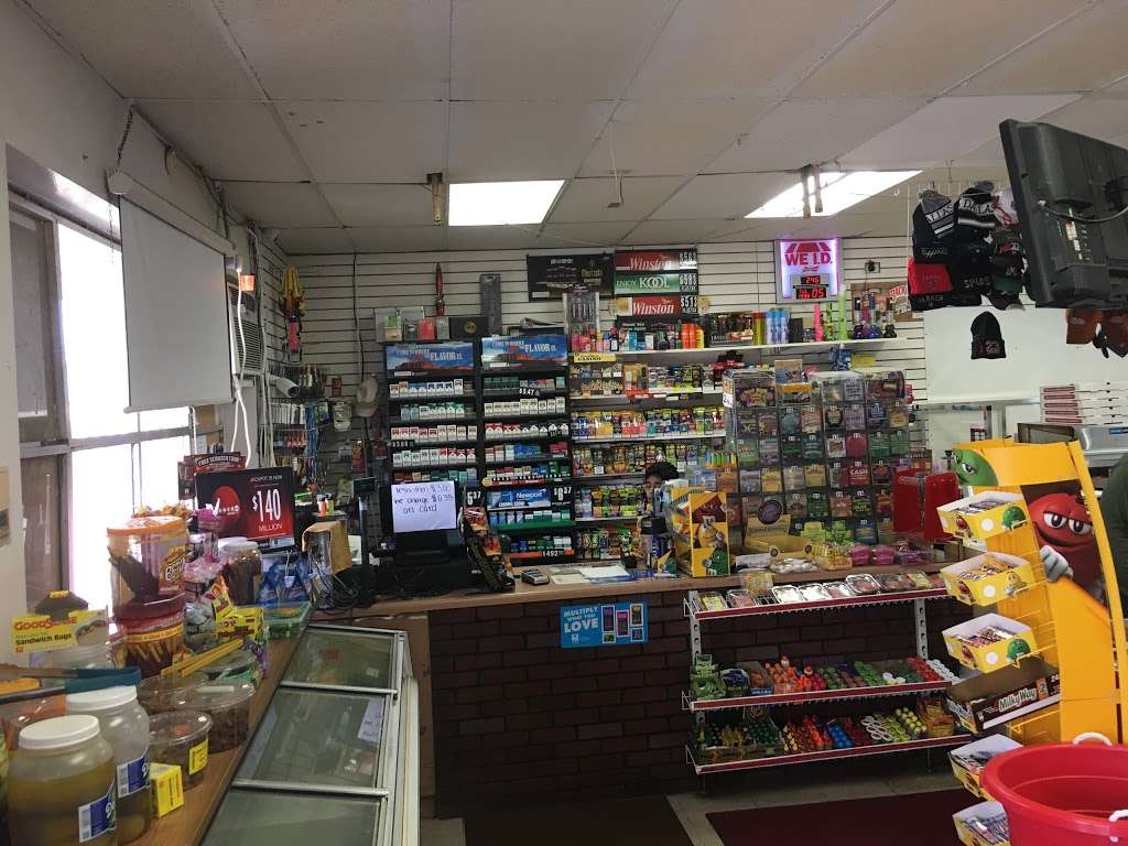 Hakeems Mini Mart | 260 Tarasco St, San Antonio, TX 78227, USA | Phone: (210) 468-2645