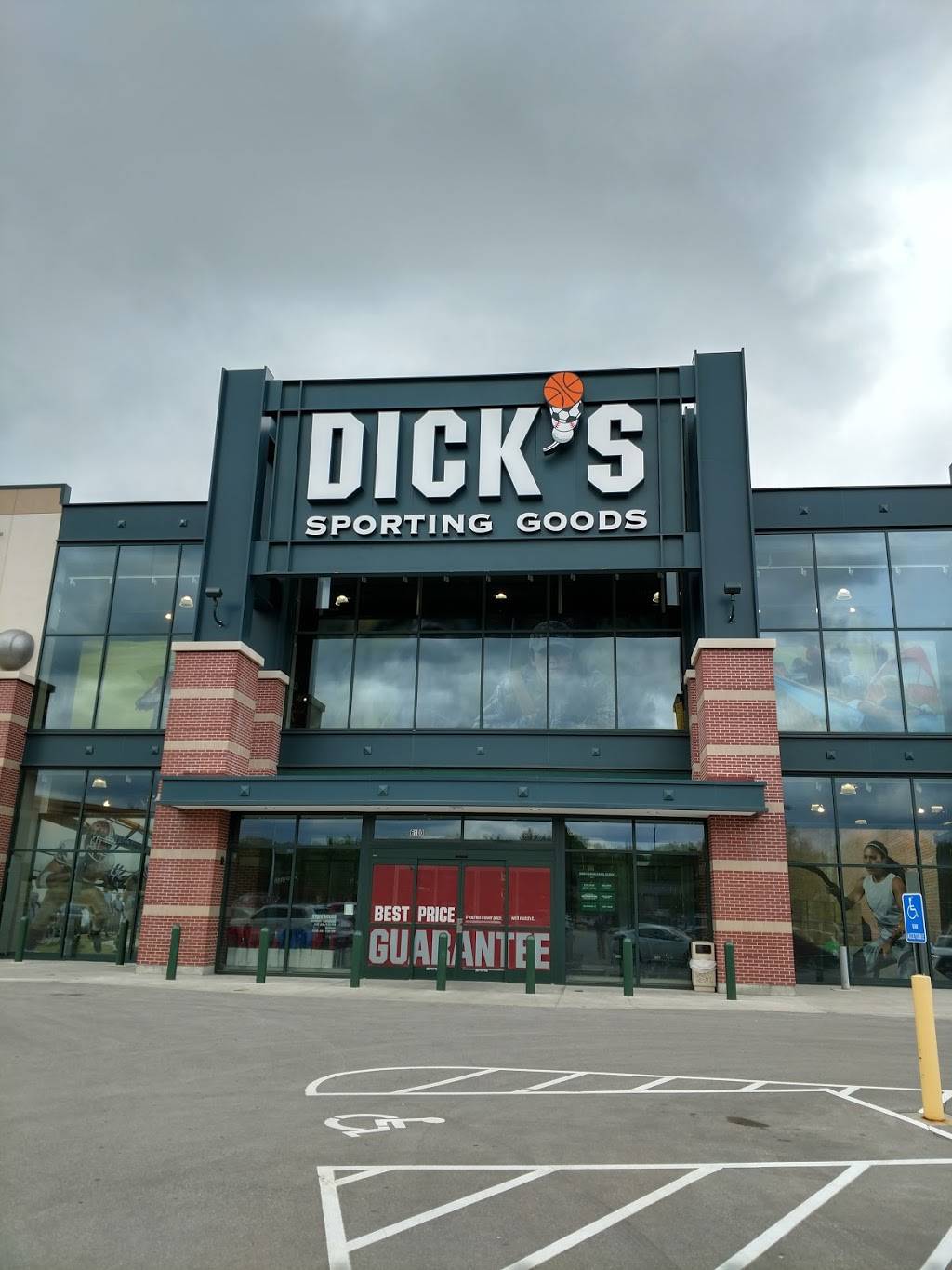 DICKS Sporting Goods | 6100 O St, Lincoln, NE 68510, USA | Phone: (402) 853-5113