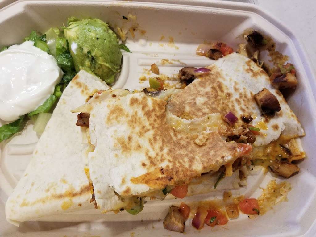 QDOBA Mexican Eats | 885 S Rochester St Suite 200, Mukwonago, WI 53149, USA | Phone: (262) 953-2535