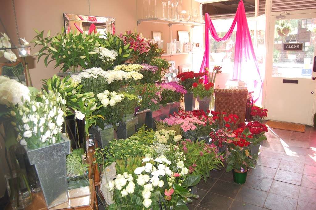 Bespoke Flowers | 628 Rainham Rd S, Dagenham RM10 8YP, UK | Phone: 020 8984 7557