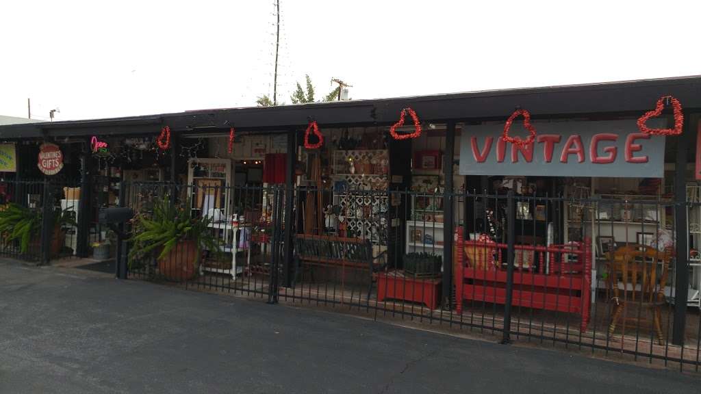 Magnolia Vintage Home & Gift | 310 E Whittier Blvd, La Habra, CA 90631, USA | Phone: (562) 694-5901