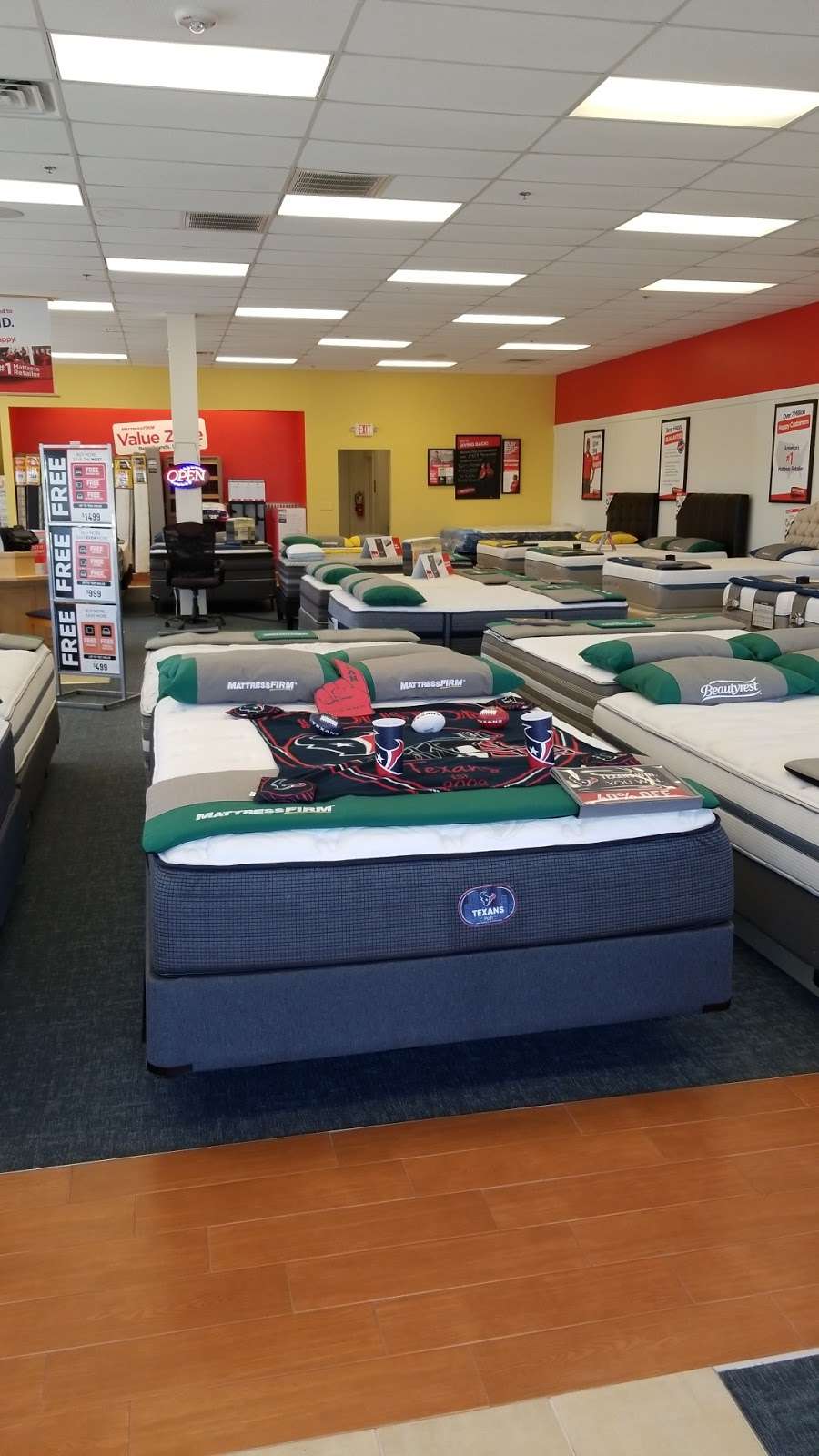 Mattress Firm Sugar Land Southwest | 520 Hwy 6 Ste 400, Sugar Land, TX 77478 | Phone: (281) 909-3362