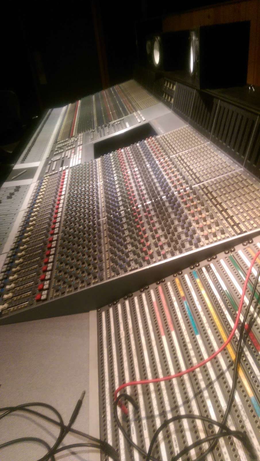 Mix Room | 2940 W Burbank Blvd, Burbank, CA 91505, USA | Phone: (818) 846-8900