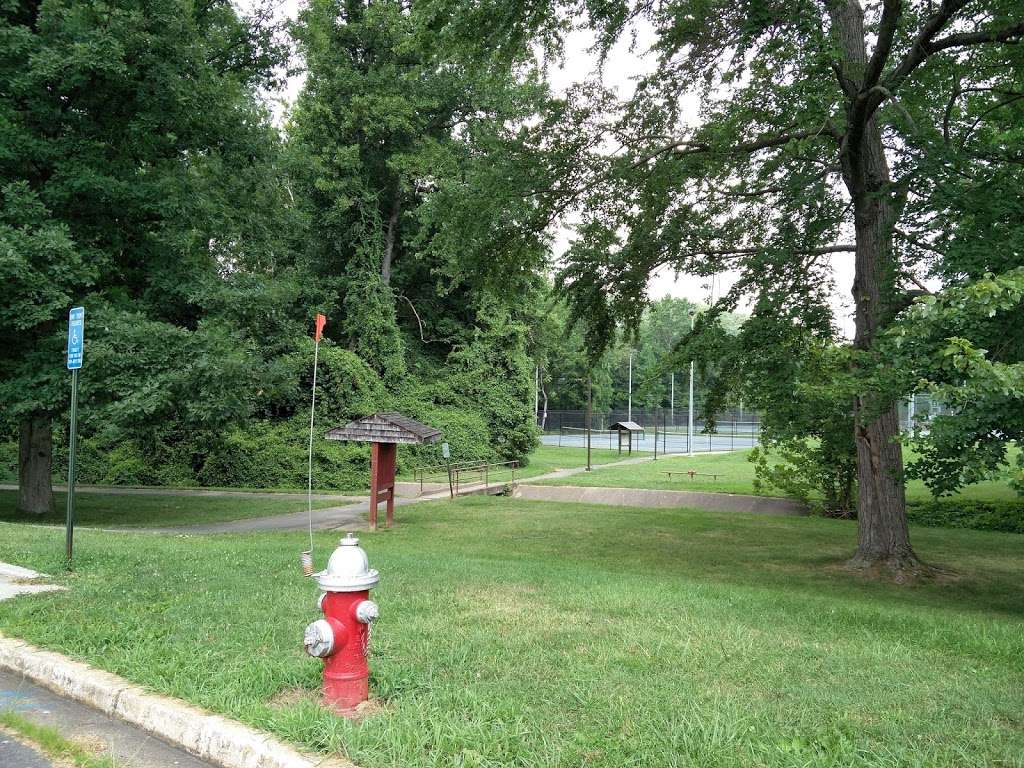 Wakefield Park Rec Center Parking Lot | Annandale, VA 22003, USA