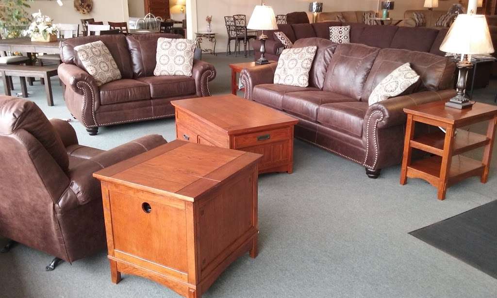 Wyatts Furniture | 933 W 5th St, Anderson, IN 46016, USA | Phone: (765) 644-4501