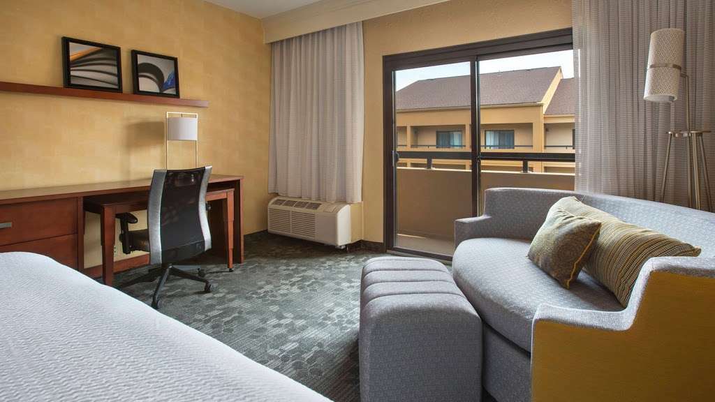 Courtyard by Marriott Boston Andover | Courtyard by Marriott Boston Andover, 10 Campanelli Dr, Andover, MA 01810, USA | Phone: (978) 794-0700