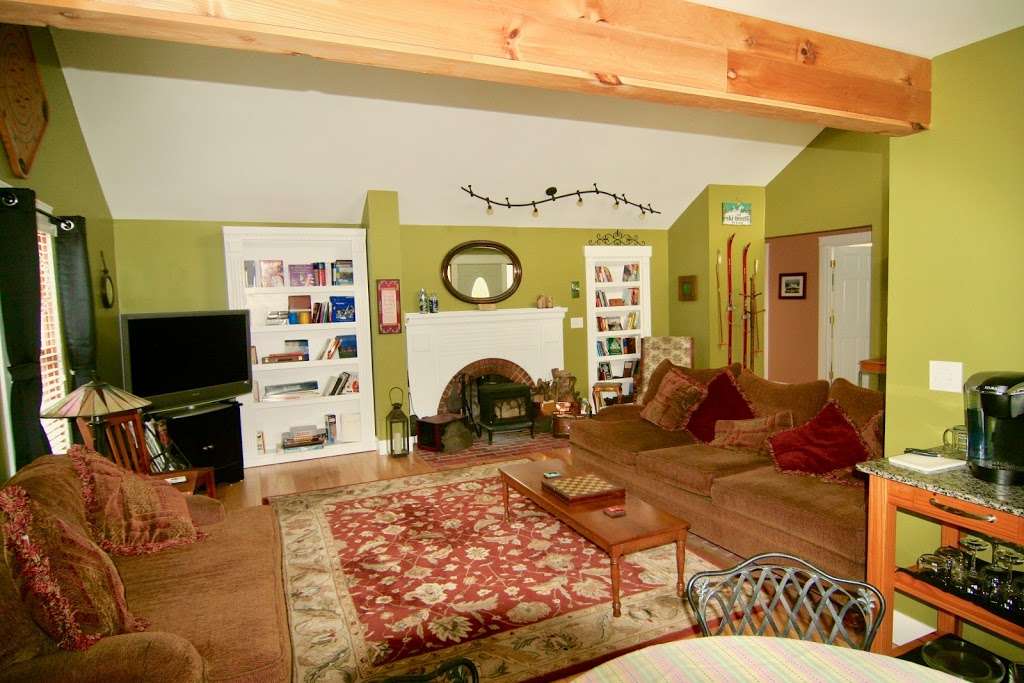 Swiss Suite Bed and Breakfast | 2375 Sycamore Path, St Joseph, MI 49085, USA | Phone: (773) 314-3053