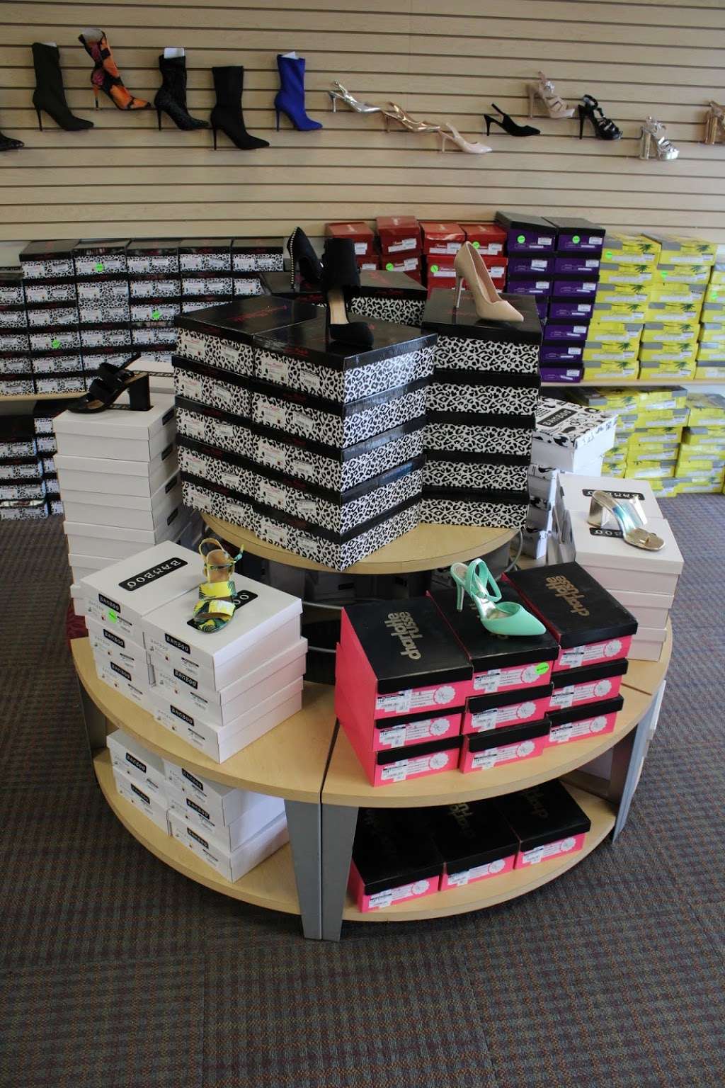 Shoe Bargain Warehouse | Cross Keys Commons 3501 Route 42 Suite 240, Turnersville, NJ 08012 | Phone: (856) 302-6373