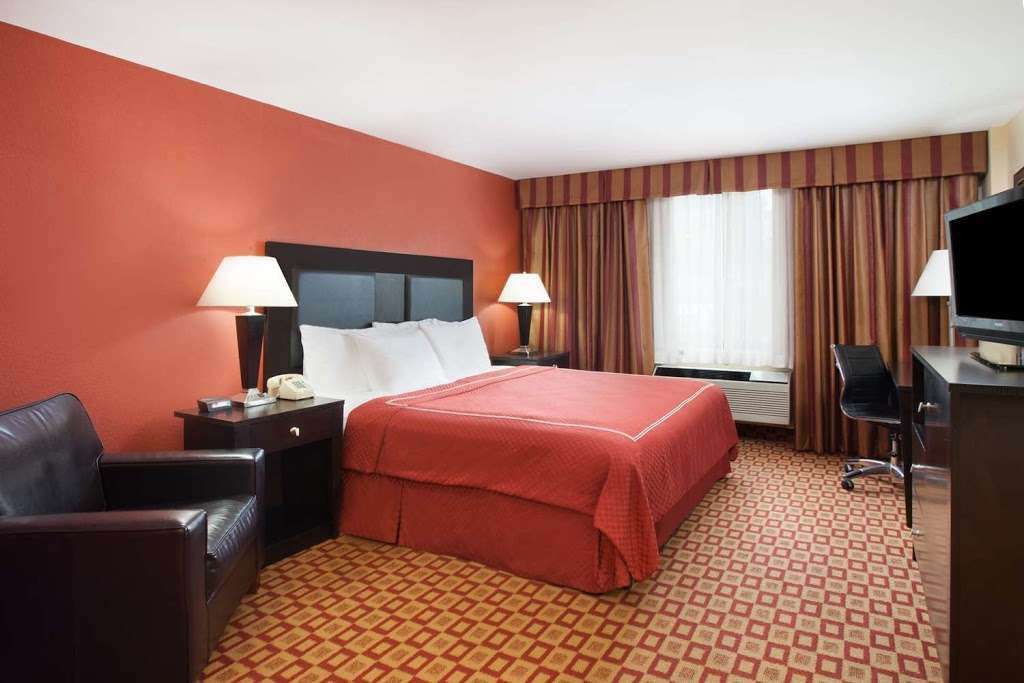 Super 8 by Wyndham Chicago Northlake OHare South | 2080 Mannheim Rd, Northlake, IL 60164 | Phone: (708) 681-0220