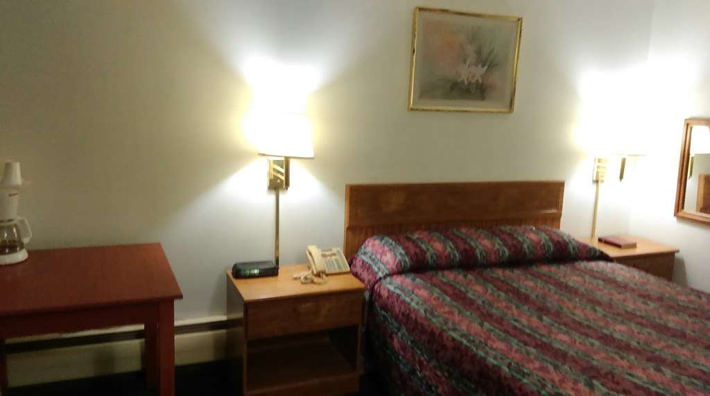 Motel 81 | 26 Southside Ln, Dalton, PA 18414, USA | Phone: (570) 563-1157