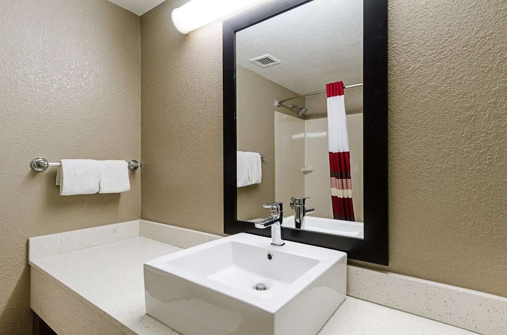 Red Roof Inn Boston - Mansfield/Foxboro | 60 Forbes Blvd, Mansfield, MA 02048, USA | Phone: (508) 339-2323