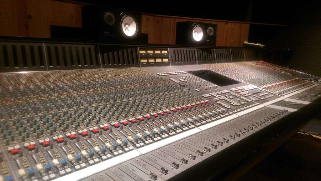 Mix Room | 2940 W Burbank Blvd, Burbank, CA 91505, USA | Phone: (818) 846-8900