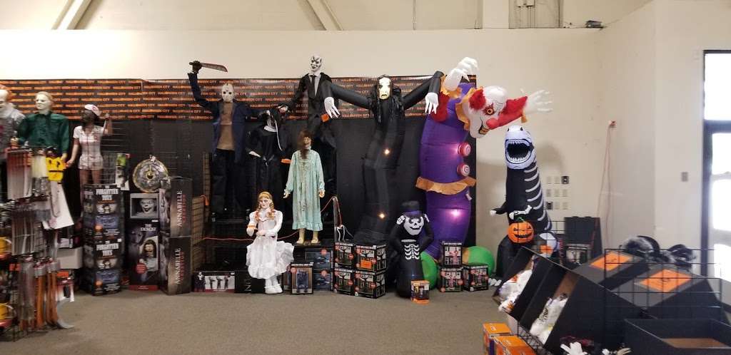 Halloween City | 8311 Broadway, Merrillville, IN 46410 | Phone: (914) 529-1966