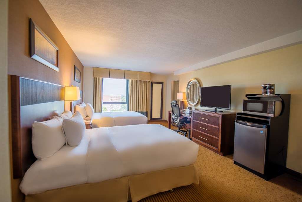 DoubleTree by Hilton Hotel Philadelphia Airport | 4509 Island Ave, Philadelphia, PA 19153 | Phone: (215) 365-4150