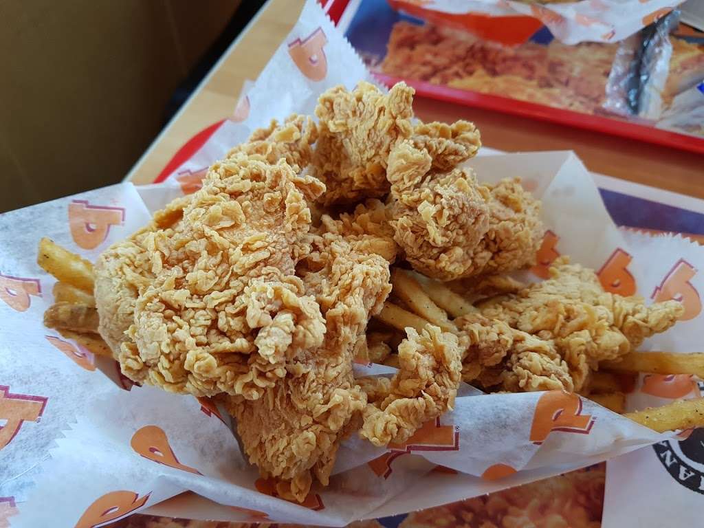 Popeyes Louisiana Kitchen | 329 N Main St, Lansing, KS 66043, USA | Phone: (913) 351-3333