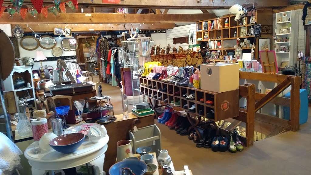 Three Wise Monkeys Vintage Emporium | The Saddlery, Woodcock Hill, Hatfield, St Albans AL4 9HJ, UK | Phone: 07886 977420