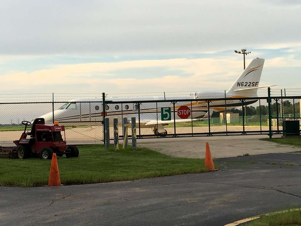 Lewis University Airport | 1 George J Michas Dr, Romeoville, IL 60446, USA | Phone: (815) 838-9497