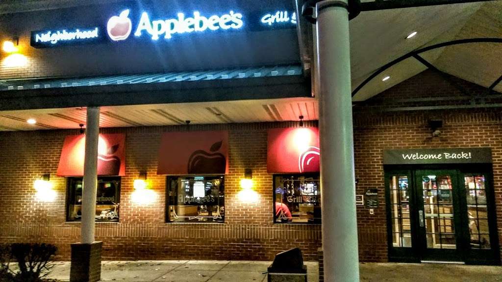 Applebees Grill + Bar | 1305 West Chester Pike Manoa Shopping Center, Havertown, PA 19083, USA | Phone: (610) 449-2296